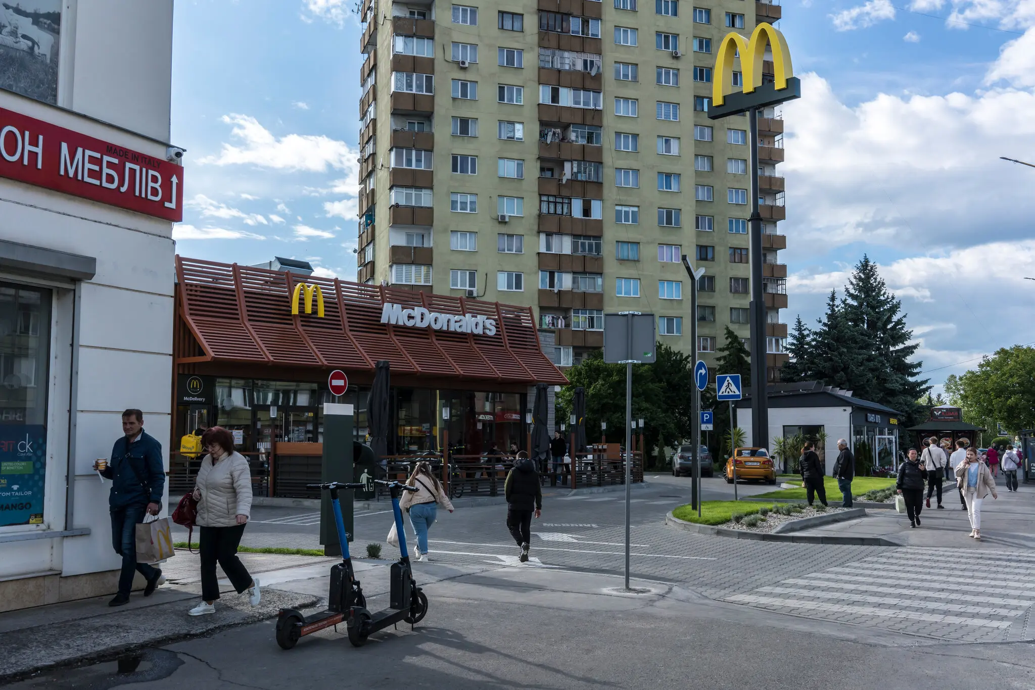 Як McDonald’s перетворює воєнну Україну: нові ресторани, робочі місця й сигнал інвесторам!